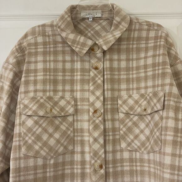 L’Acadamie Zuma Plaid Beige Women's Oversized Shacket - Picture 3 of 7